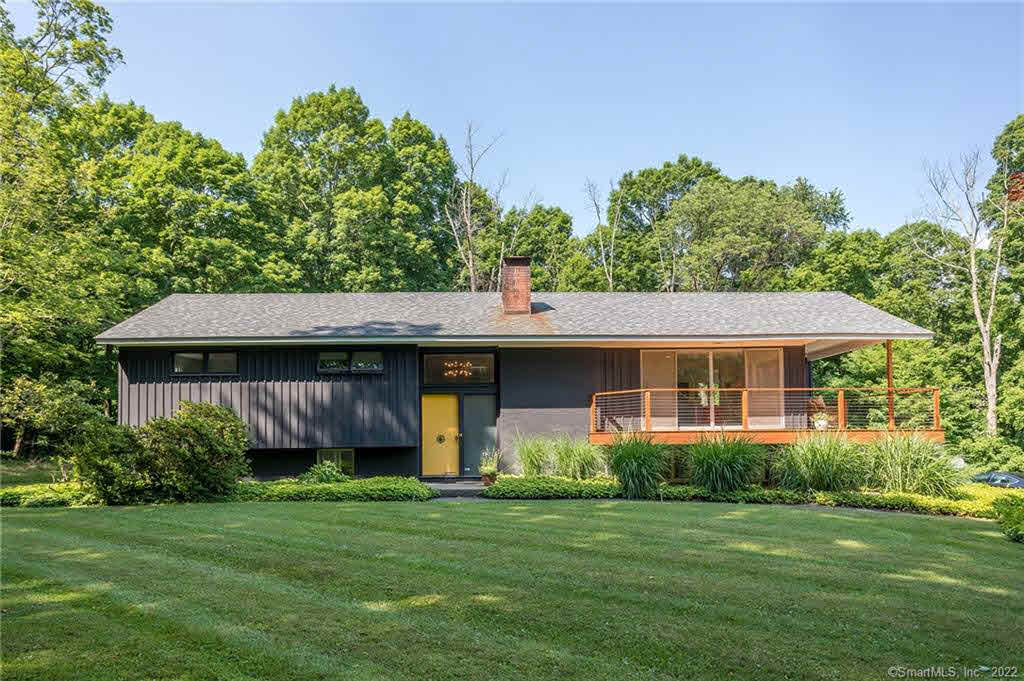 Building photograph for 370 CANAAN ROAD